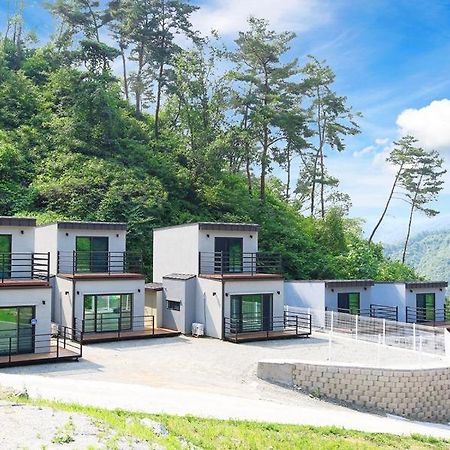 Hongcheon Stone Brown Pension Экстерьер фото