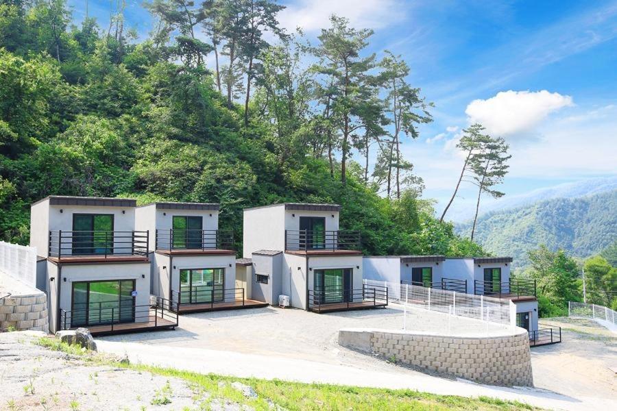 Hongcheon Stone Brown Pension Экстерьер фото